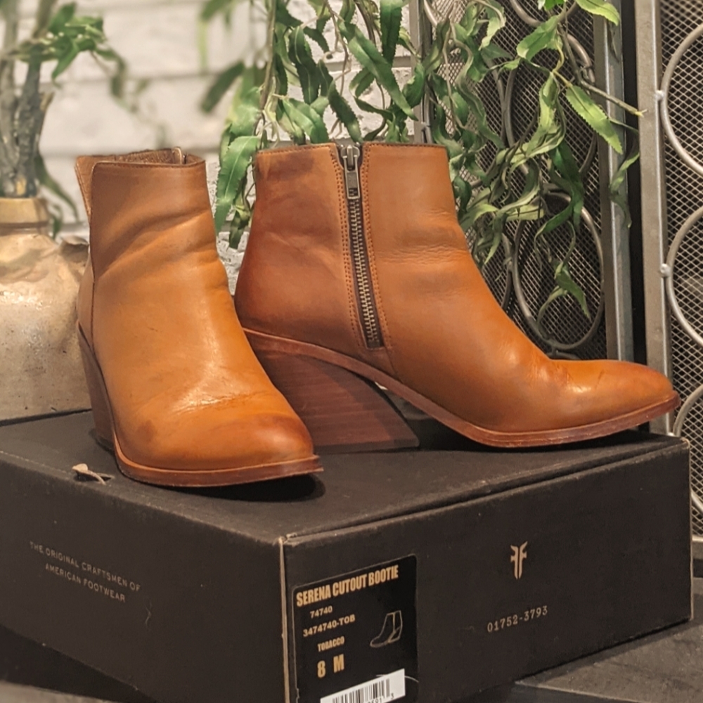 Frye Serena Cut Out Bootie - Tobacco